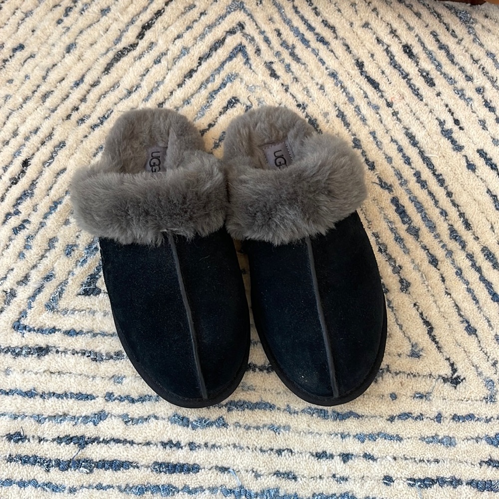 Black suede Ugg slippers (Scufflette)